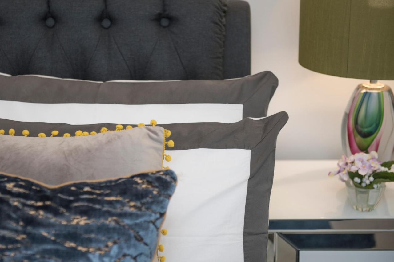 Premier 3 Bed Lux Apartment - Sleeps 8 Лондон Екстериор снимка